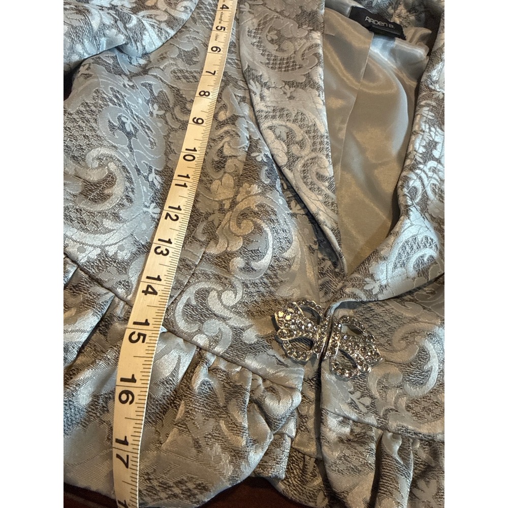 Arden B Vintage Silver Jacquard Cropped Jacket Rhinestone‎ Clasp Ruffle Ladies S - Picture 5 of 6